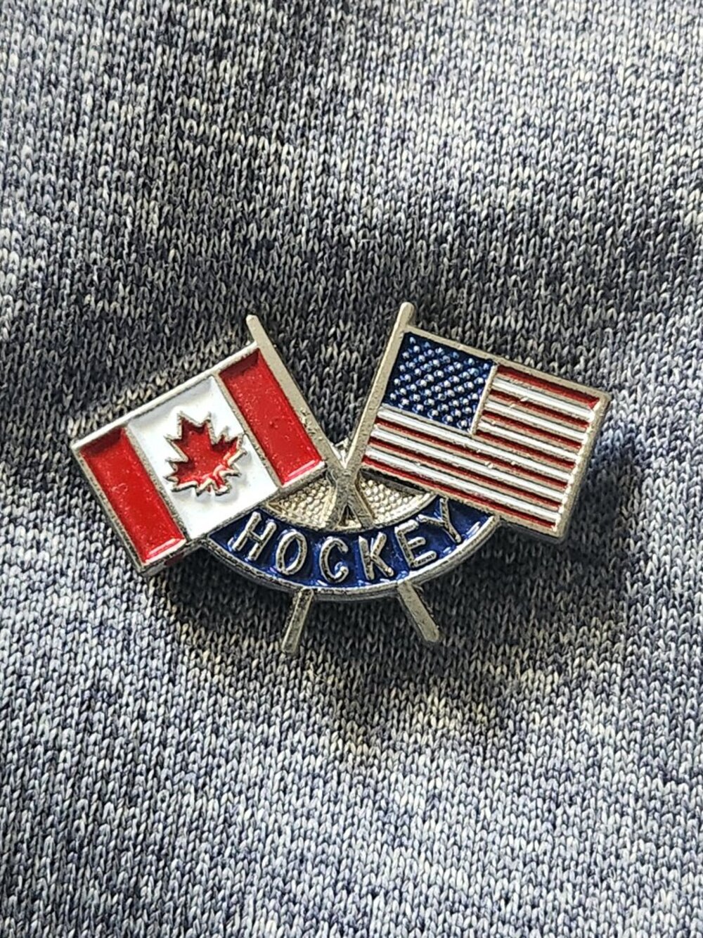 Canada–USA Hockey Pin – Crossed Flags – Collectible